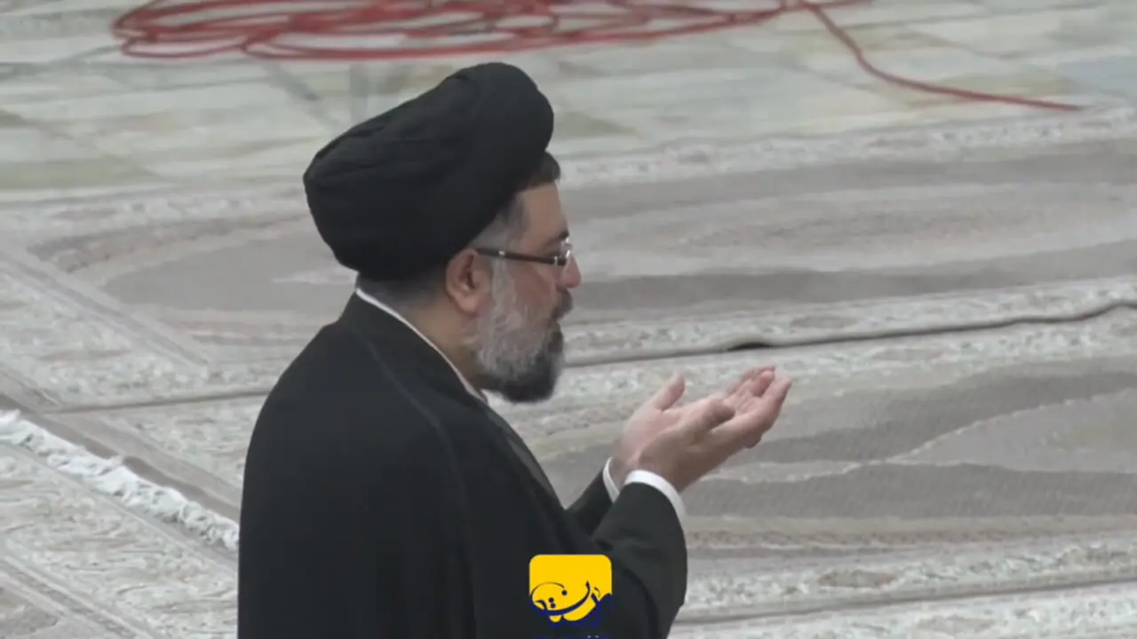 اقامه نماز ظهر و عصر به امامت حجت الاسلام والمسلمین سید یاسر خمینی در مراسم ۳۷ سالگرد ارتحال امام خمینی (ره)
