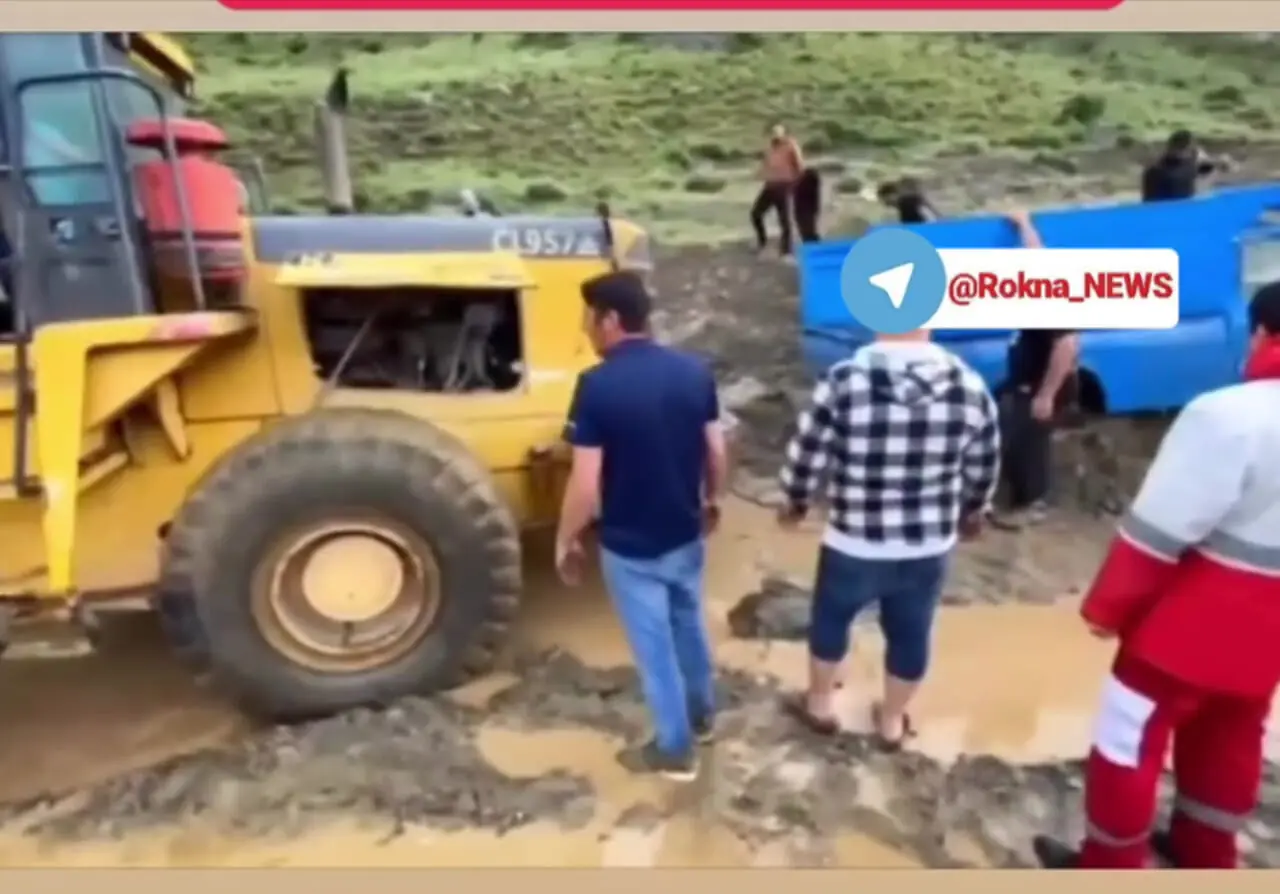 فیلم نجات 2 خانواده از خطر گرفتار شدن در سیلاب