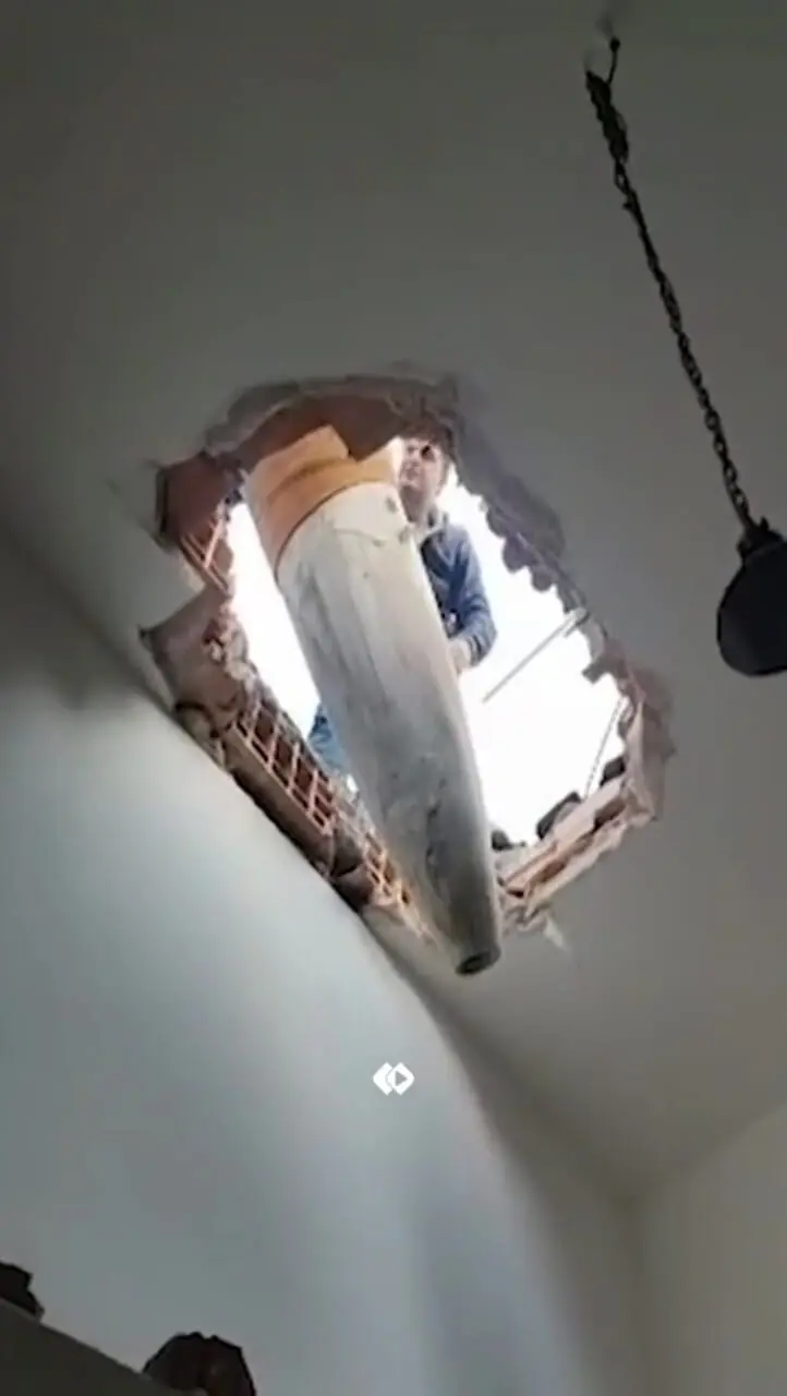 فیلم بمب عمل نکرده در سقف آشپزخانه زن تهرانی / با سختی خنثی شد و آن خانم می خواست دستانم را ببوسد