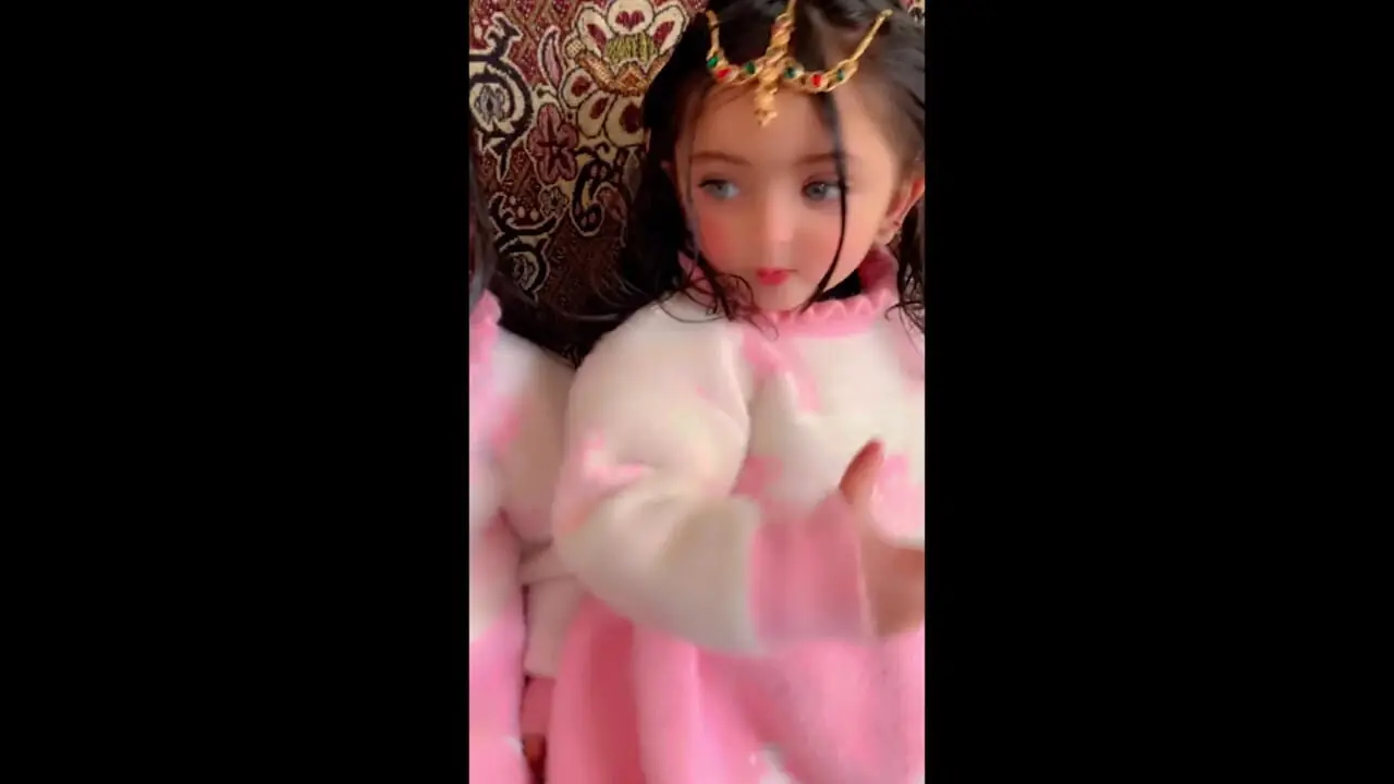 فیلم /  زیباترین دختران 2 قلوی جهان که ایرانی هستند / این دو دختر عروسک نیستند انسان کاملا سالمند !