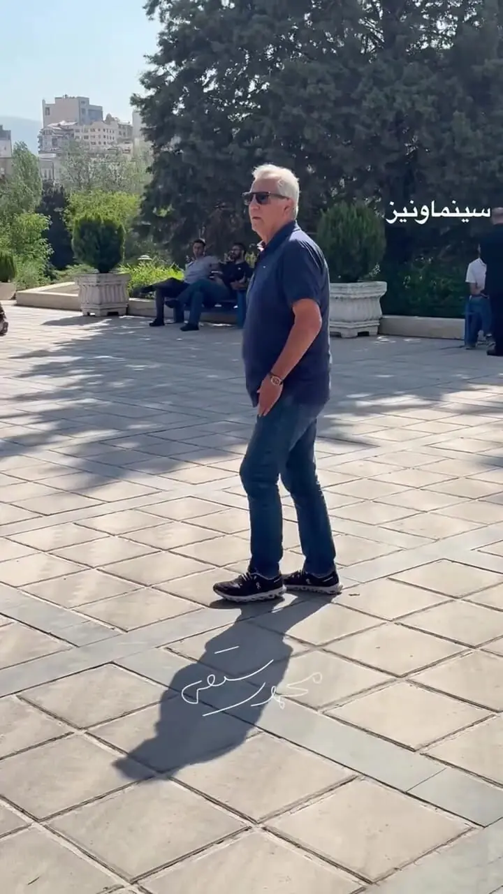فیلم/ لحظه های تلخ وداع عاطفه رضوی با برادرش/حضور چهره های سرشناس رسانه و هنر در مراسم تشییع بهروز رضوی