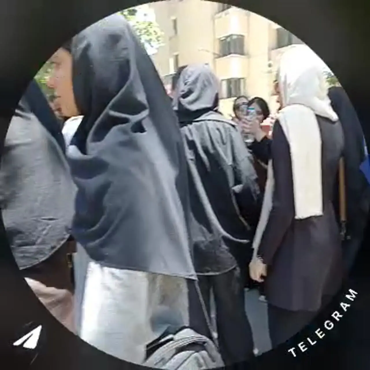 تجمع دانش‌آموزان کنکوری برای تعویق امتحانات نهایی به بعد از اربعین
