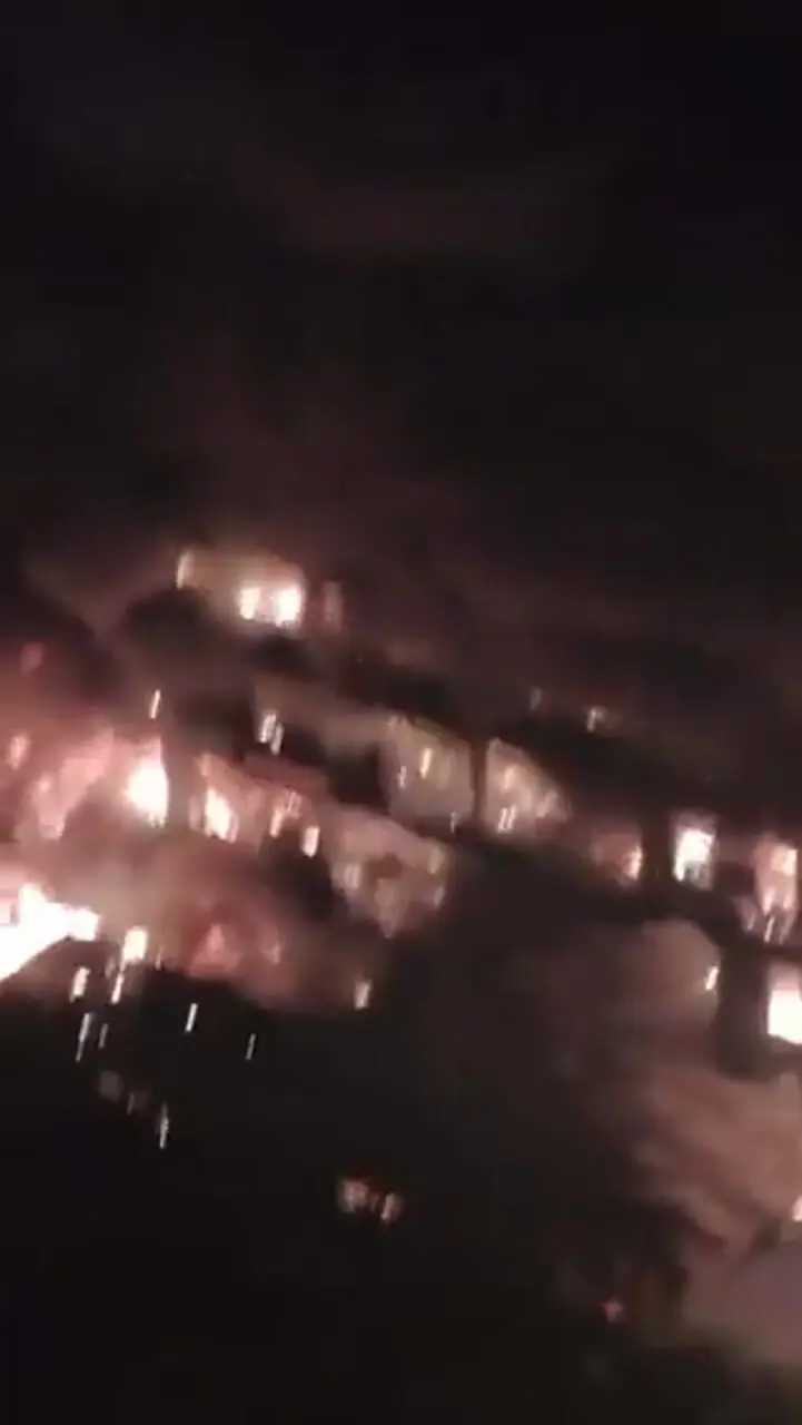 آتش‌سوزی گسترده در مجتمع بین‌المللی خودرو چین/ چندین ساختمان در شعله‌های آتش گرفتار شدند