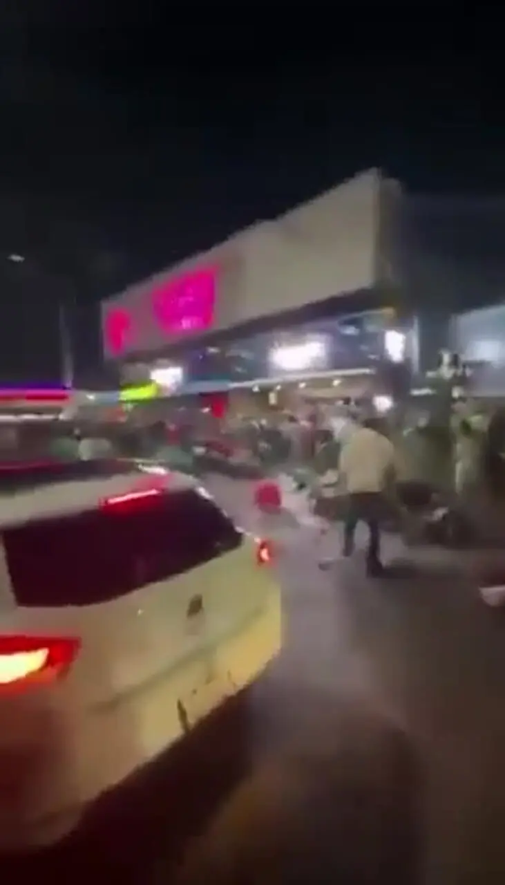 فیلم لحظه زیر گرفتن هواداران در مکزیک / 17 نفر مصدوم شدند