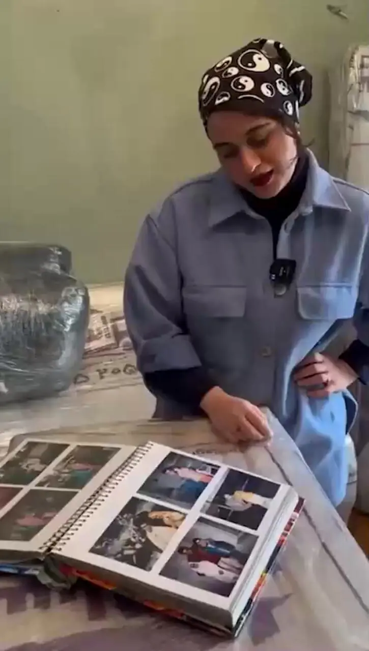 فیلم/ داخل خانه شیک فاطیما بهارمست را ببینید؛ دکوراسیونی لوکس با مبلمان کلاسیک، کتابخانه چشم نواز و ظروف سفالی خاص