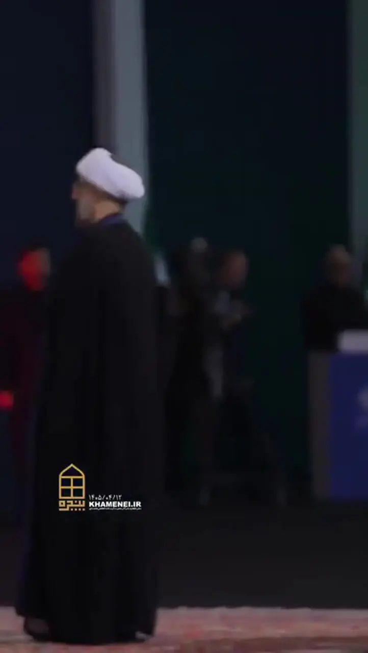 فیلم / ادای احترام نمایندگان کشورهای خارجی به پیکرهای مطهر رهبر شهید انقلاب