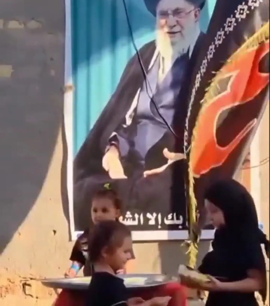 فیلم / موکب کودکان خردسال عراقی در وداع با رهبر شهید؛ جلوه‌ ای از ارادت نسل آینده