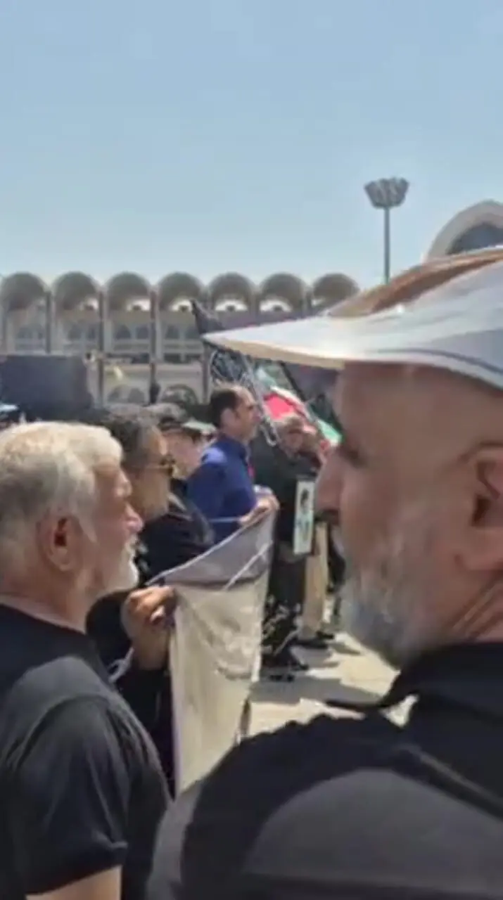 فیلم وداع اهالی سینما با رهبر شهید انقلاب؛ حضور هنرمندان و مدیران فرهنگی در مصلی تهران