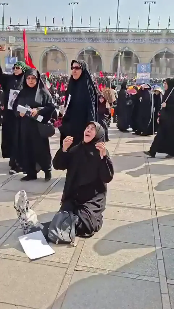 فیلم اشک‌ های بی‌ امان بانوی عزادار در مراسم تشییع رهبر شهید ایران