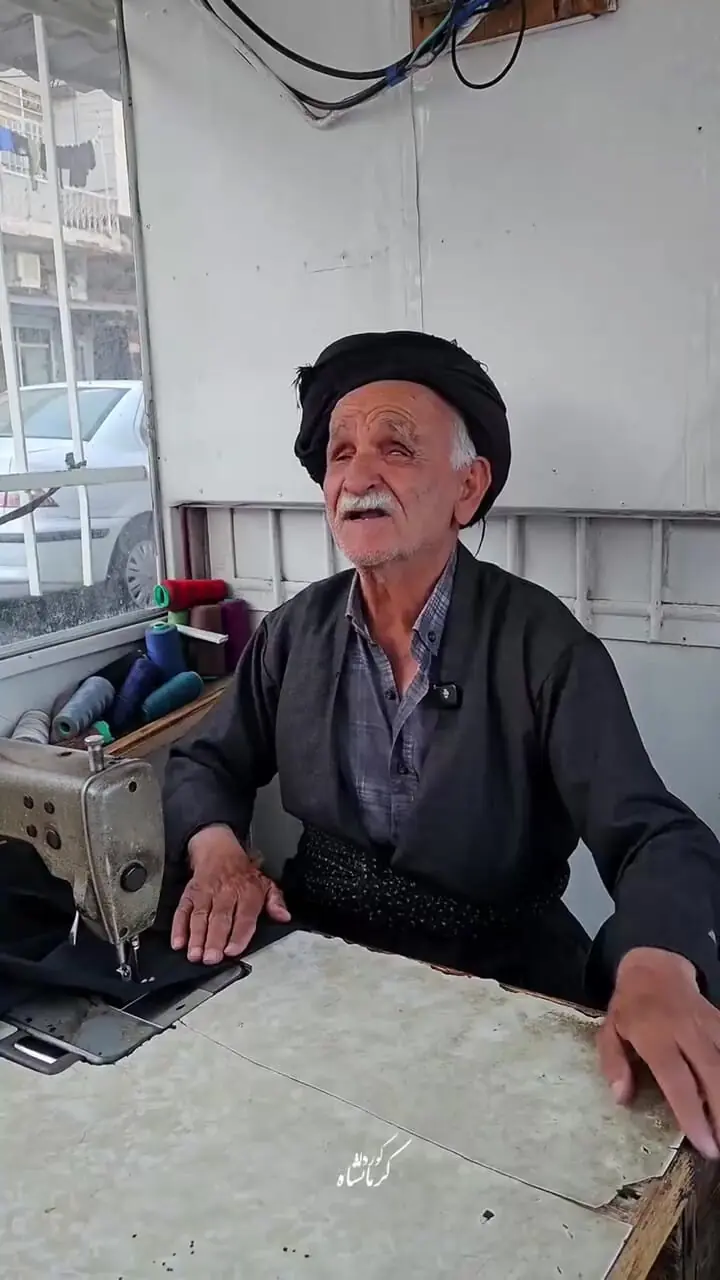 فیلم / معجزه انگشتان مرد نابینا در دکه سپید پاوه
