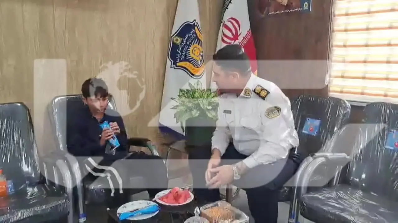 فیلم / پدر و مادر  حواس پرت این پسربچه را در آزادراه کرج جاگذاشتند / /پلیس راه فرشته مهربان کودک ۱۲ ساله شد