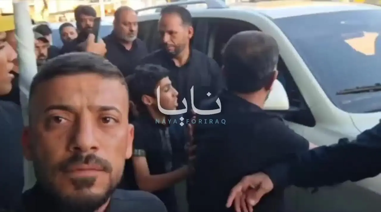 حضور مقتدی صدر در بین عزاداران رهبر شهید انقلاب در نجف