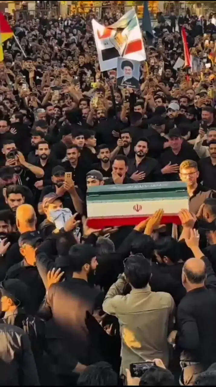 تشییع پیکرهای مطهر اعضای خانواده رهبر شهید در حرم مطهر امام حسین (ع) و حضرت ابالفضل العباس (ع)