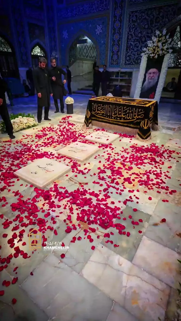 اولین فیلم و عکس از مزار رهبر شهید انقلاب در رواق دارالذکر حرم مطهر امام رضا (ع)
