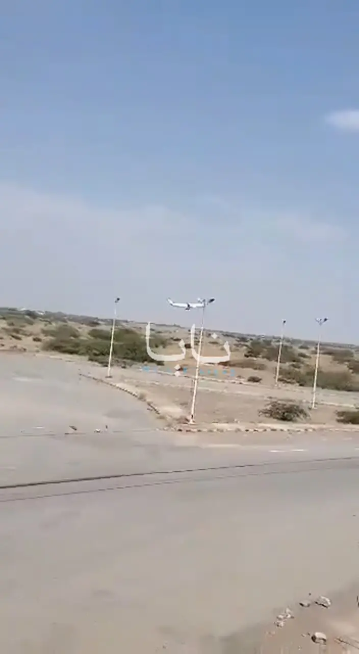 لحظه فرود هواپیمای ایرانی در فرودگاه الحدیده یمن شمالی