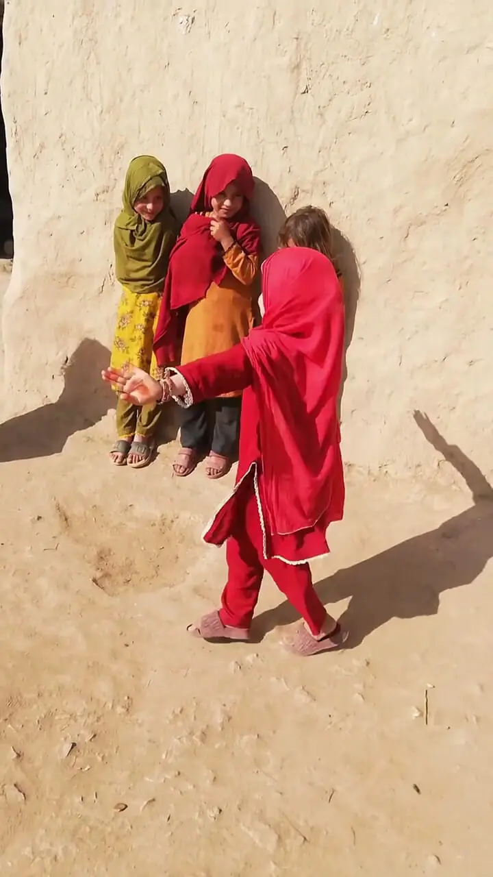 آن‌سوی دکمه شلیک موشک، کودکی در ایران دارد می‌رقصد + فیلم