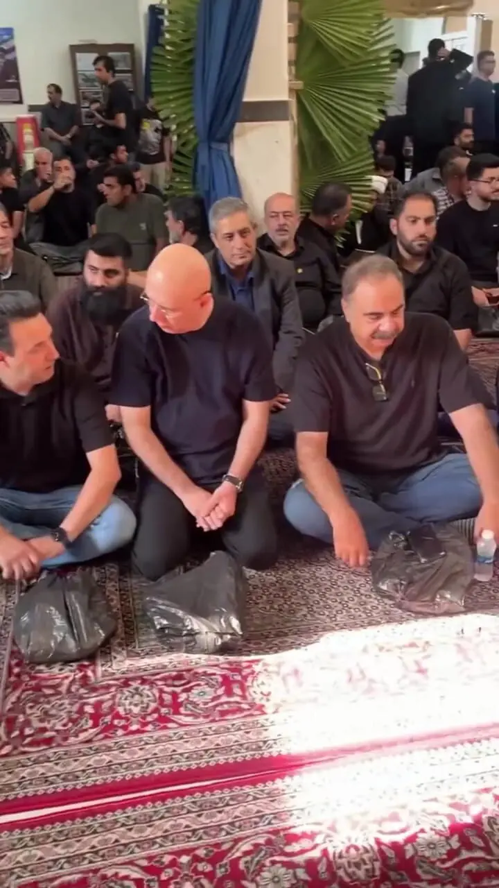فیلم/ نگاهی به حضور هنرمندان در مراسم ختم مادر عمو پورنگ / از لیلا بلوکات و سارا منجزی پور تا المیرا شریفی مقدم و مه لقا باقری