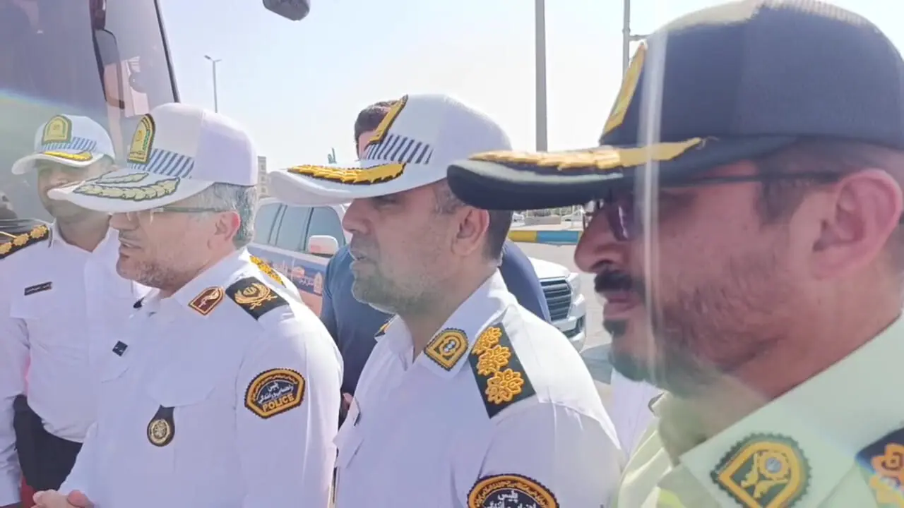 اقدامات پلس راهور برای بازگشایی جاده های بندرعباس و کرمان + فیلم