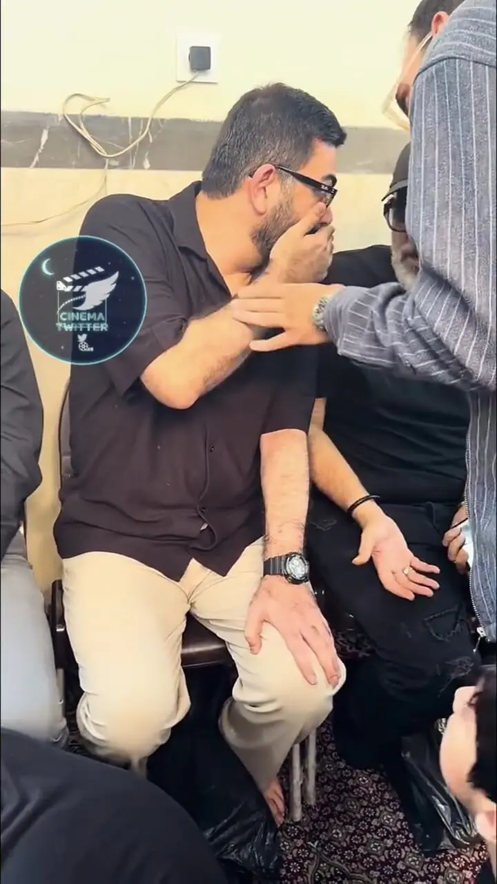 فیلم/ حرف نامربوط مهران غفوریان در مراسم ختم مادر عمو پورنگ / اینجا نباید مراسم ختم می گرفت