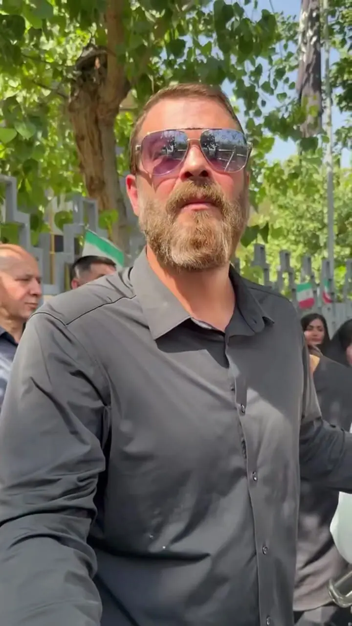 عکس/ حضور بازیگران در مراسم تشییع اکبر عبدی / از بهنوش طباطبایی و بهرام افشاری تا ایرج طهماسب و رضا عطاران