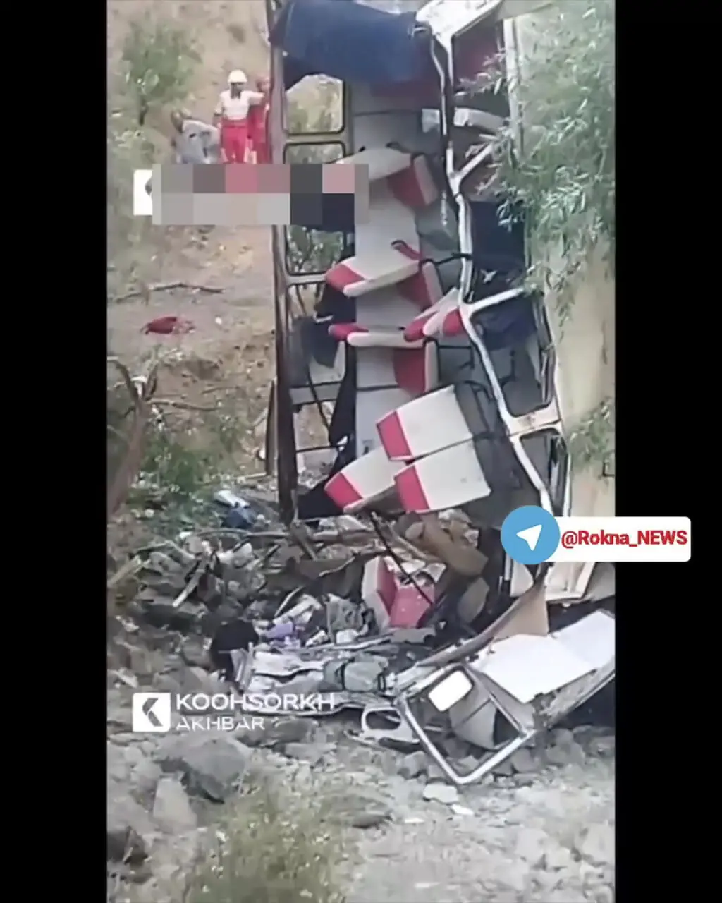 خروج مرگبار مینی‌بوس در جاده کاشمر / 5 زن در دم جان باختند/ پلیس راه: نقص فنی و خالی کردن ترمز، علت اولیه حادثه است + فیلم و عکس