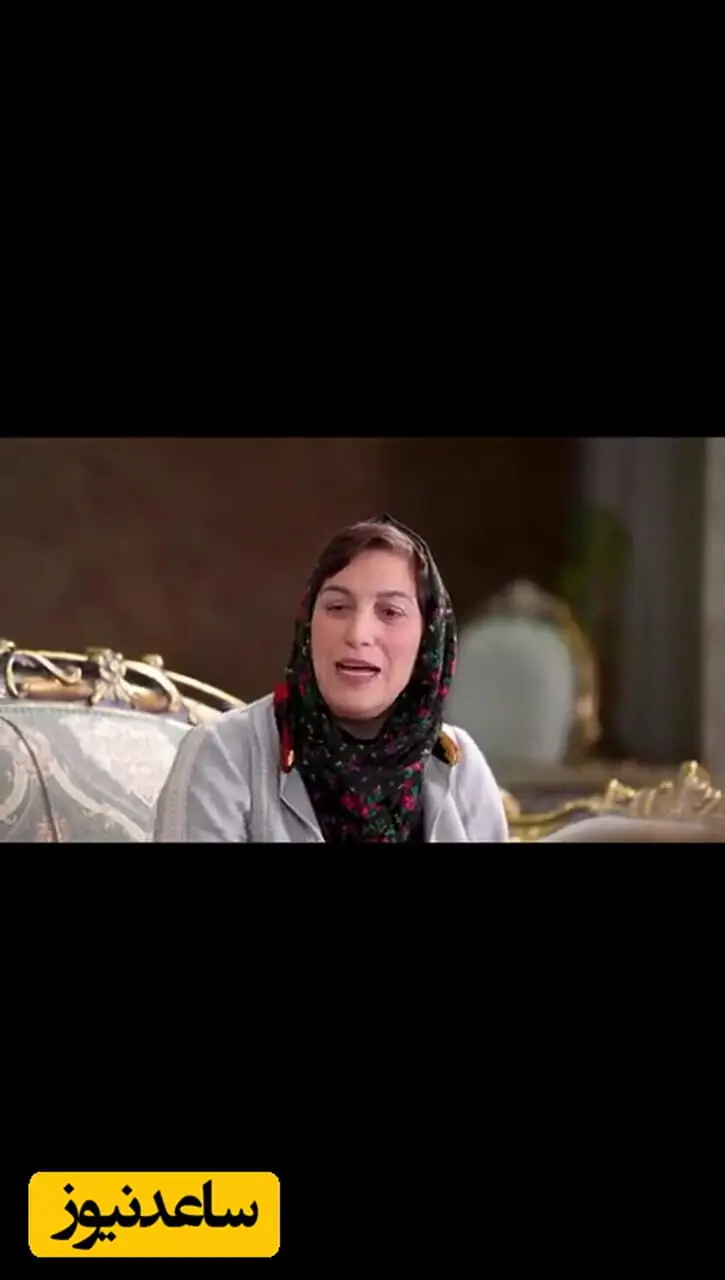 فیلم/نگاهی به چیدمان شاهانه و مجلل خونه مجردی نفیسه روشن به سبک اروپایی در شام ایرانی با حضور پرانرژی بهنوش بختیاری/ از مبلمان سلطنتی طلایی تا فرش لاجوردی و دکوراسیون شیک
