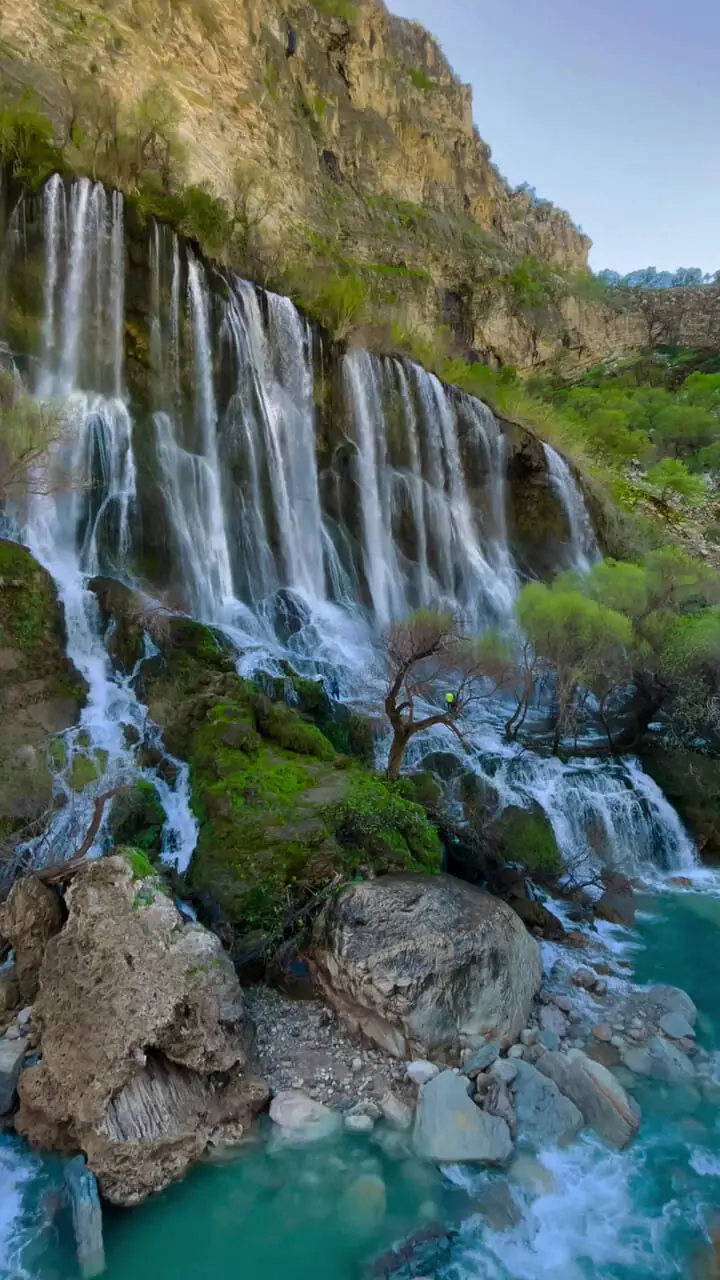 فیلم زیبا از آبشار شوی/ تله زنگ