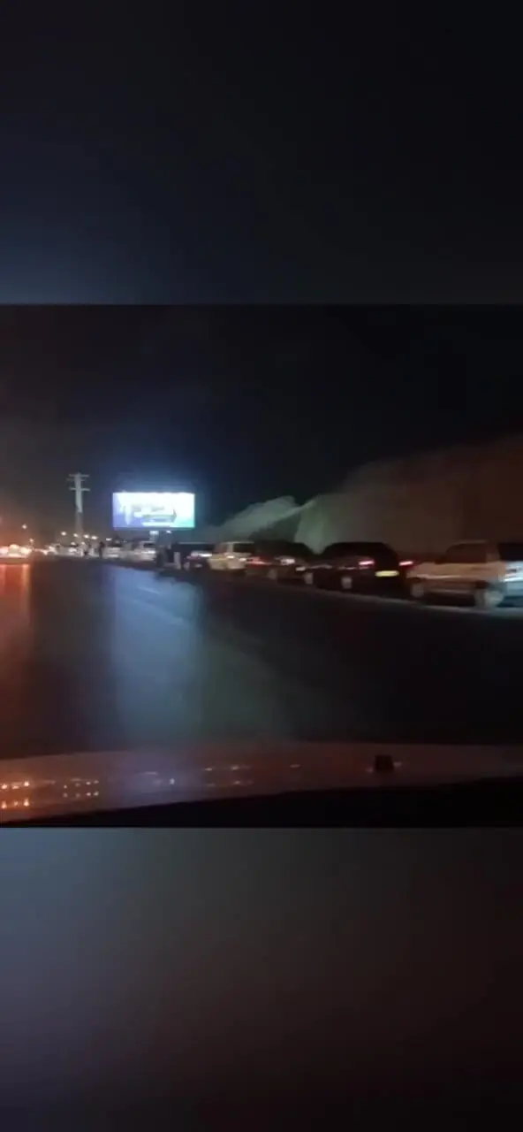 صف‌های چندین ماهه و چندین کیلومتری بنزین در بندرعباس؛ مردم میان گرما و انتظار گرفتارند/ کارشناس انرژی: مسئله بندرعباس کمبود بنزین نیست/ راه‌حل، ساماندهی همزمان عرضه، صف و قاچاق است  + فیلم
