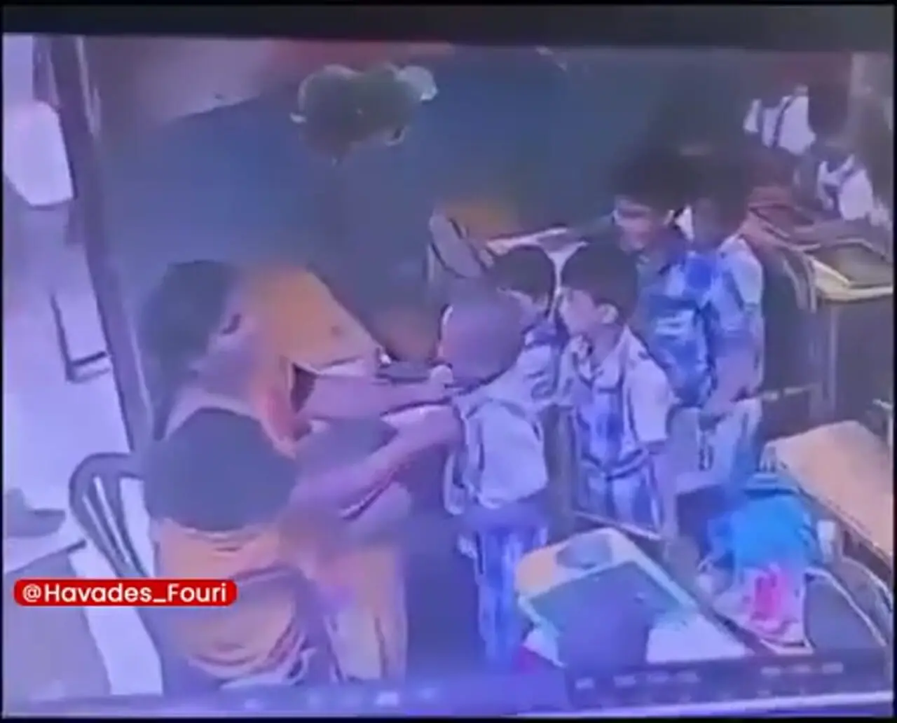 فیلم لحظه مرگ یک دانش آموز کوچو با تنبیه های خانم معلم