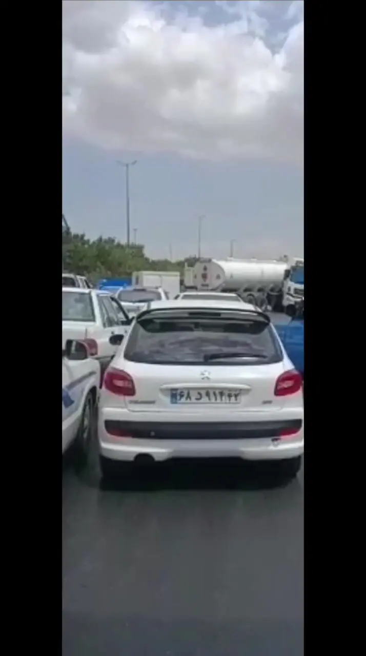 فیلم قیچی شدن تریلی، ترافیک سنگین در حدفاصل پل قائم تا فهمیده تهران