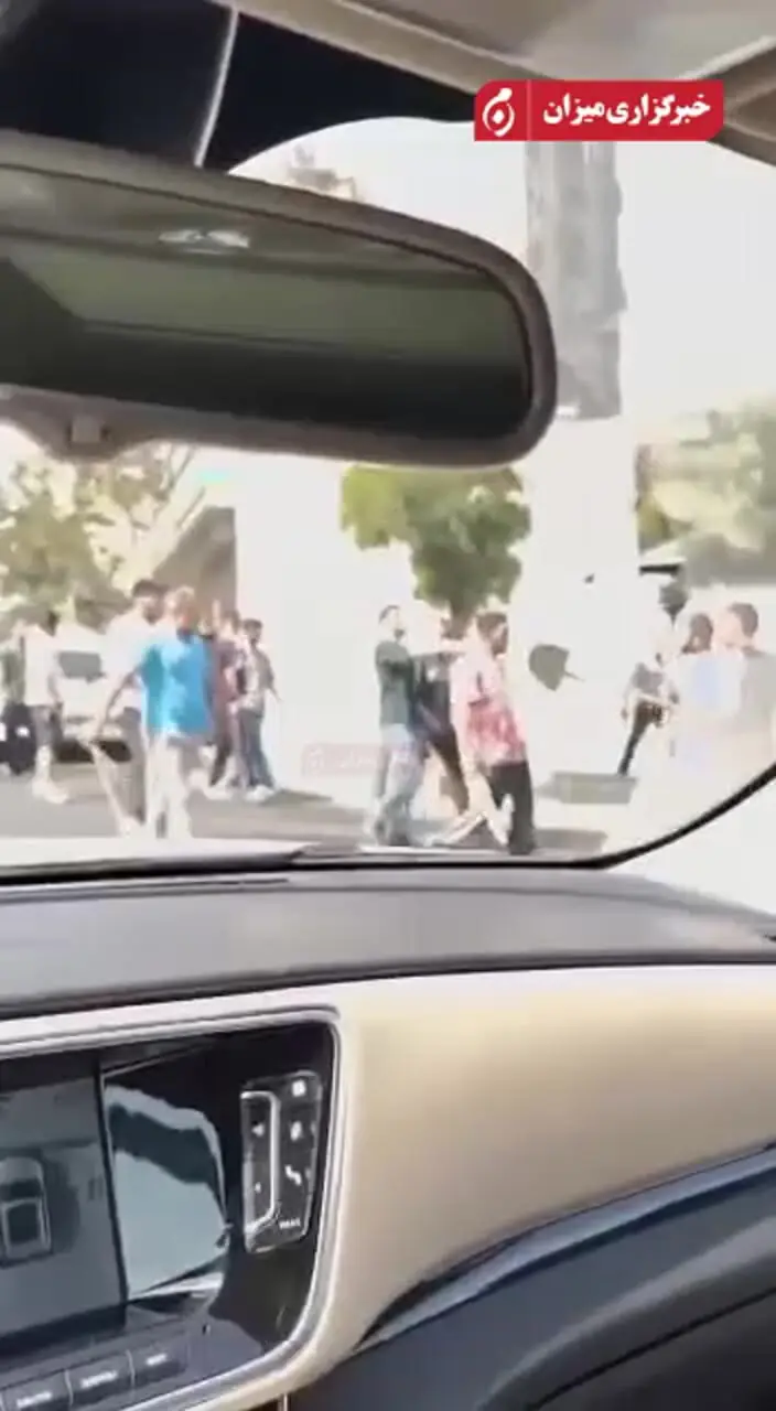فیلم / بازداشت 8 نفر در پی نزاع دسته‌جمعی در سعادت‌آباد تهران