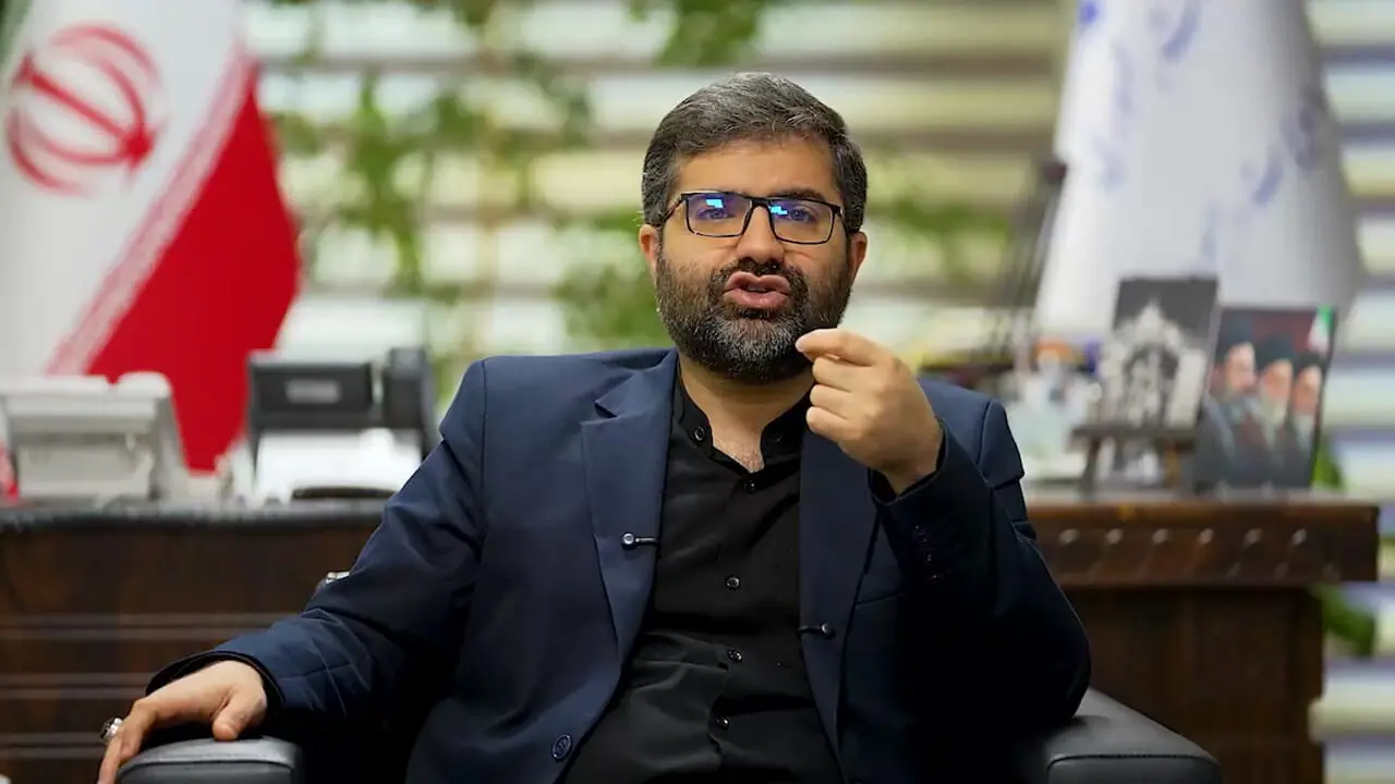 پزشکیان برای حل مسئله حاضر است فحش بخورد/ دولت پزشکیان فدایی رهبری است؛ تیر نباید به رهبری بخورد + فیلم