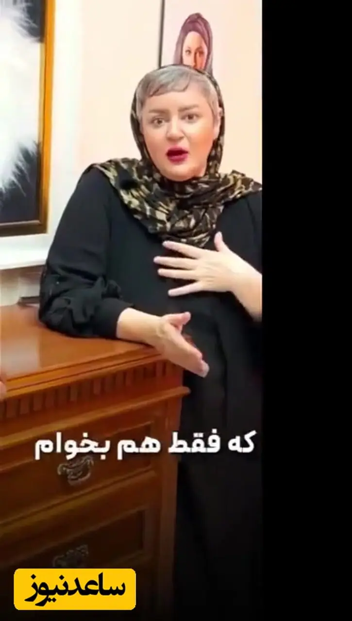 فیلم/ اتاق خواب گرم و سنتی نعیمه نظام دوست / از تخت چوبی تا دیوار پر از عکس های خاطره انگیز