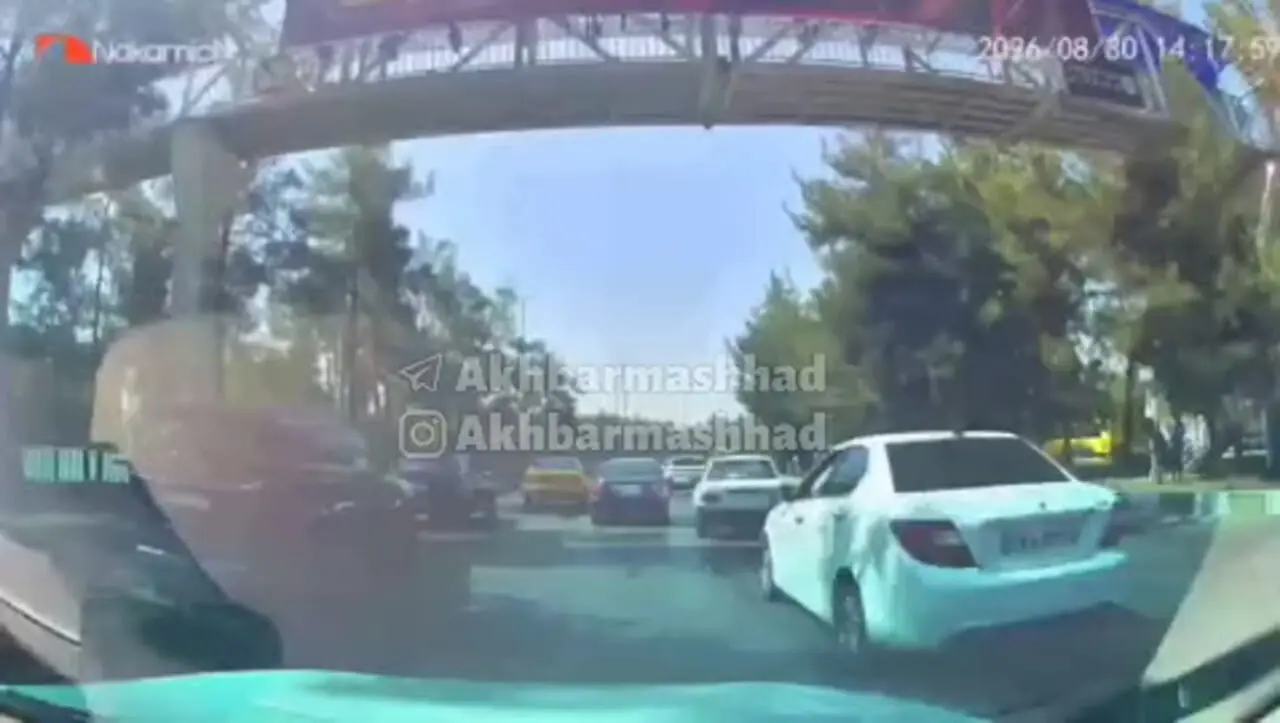 فیلم لحظه واژگونی هولناک تاکسی سمند در مشهد + آخرین وضعیت جسمی راننده و مسافر
