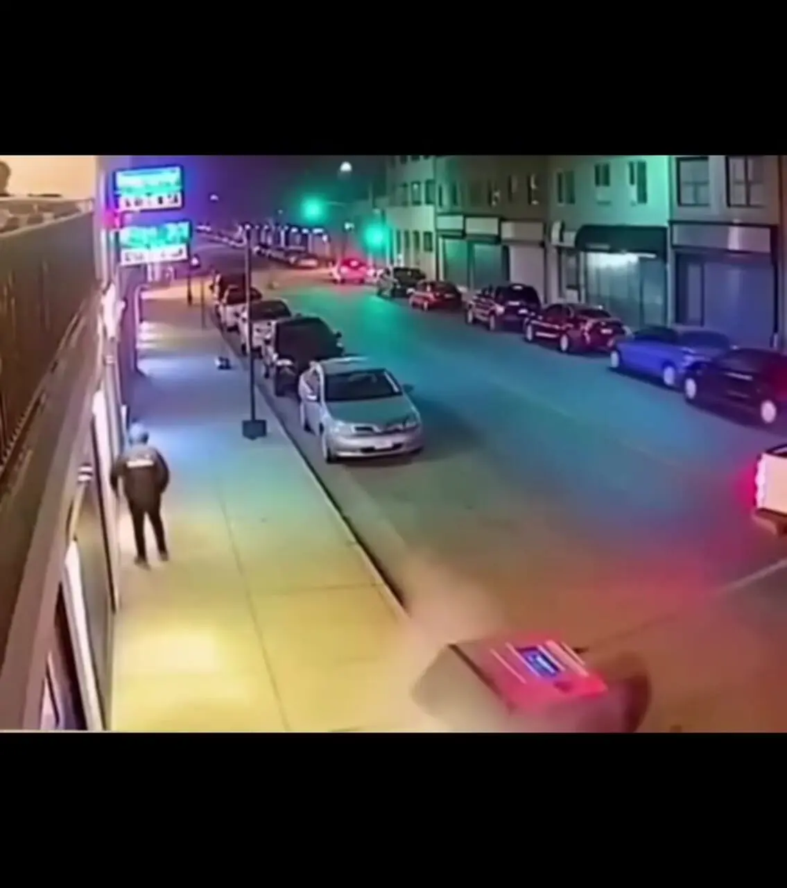 فیلم دزدی وحشتناک دستگاه ATM بانک / سارق به دوستش هم رحم نکرد