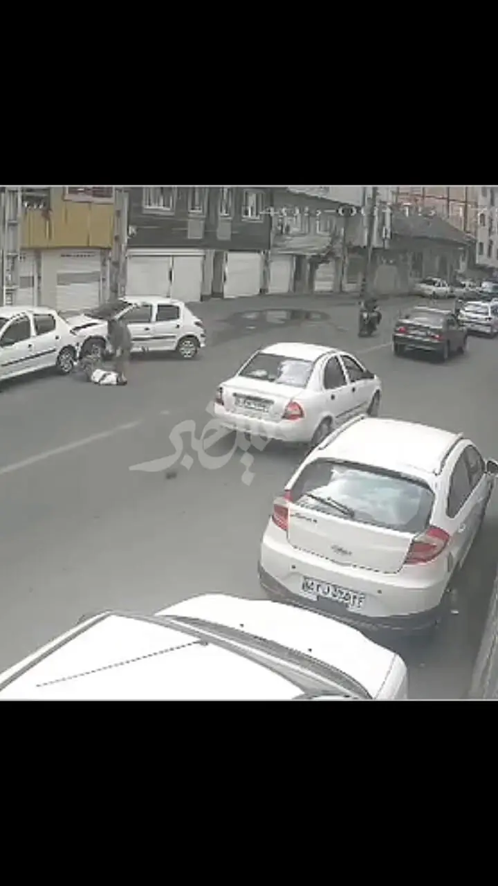 عجیب ترین صحنه تصادف در ایران  / موتورسوار رشتی پینک پنکی ضربه خورد