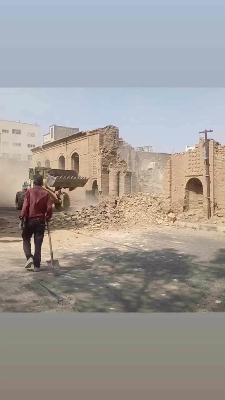 پادگان تاریخی روس‌ ها در سبزوار که نابود شد، تازه میراث فرهنگی از خواب بیدار شد/ شکایت بعد از ویرانی چه سود؟!/ تخلف اصلی، عدم نظارت موثر  بر آثار ارزشمند است  + فیلم
