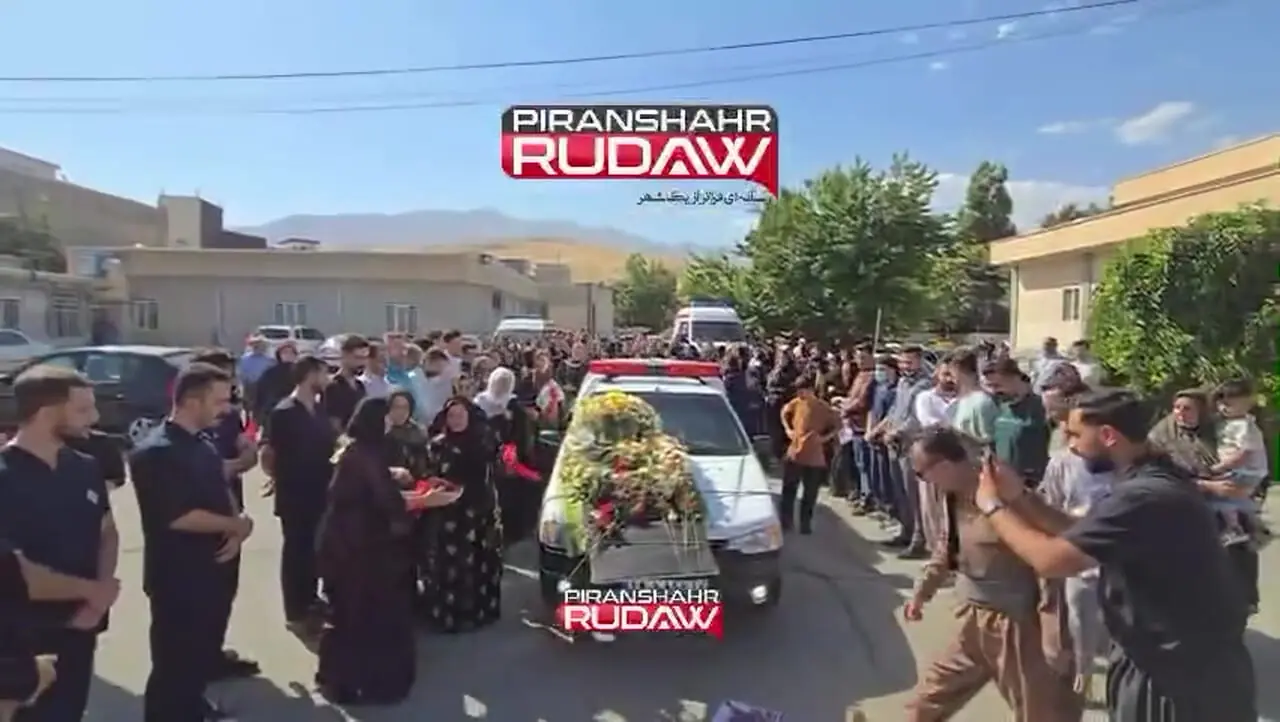 فیلم های تلخ از ضجه مویه های مادر نیلوفر مجاوری  در وداع از پیکر دختر پیرانشهری / کل ایران در ماتم و غم سرنوشت دختر کرد  