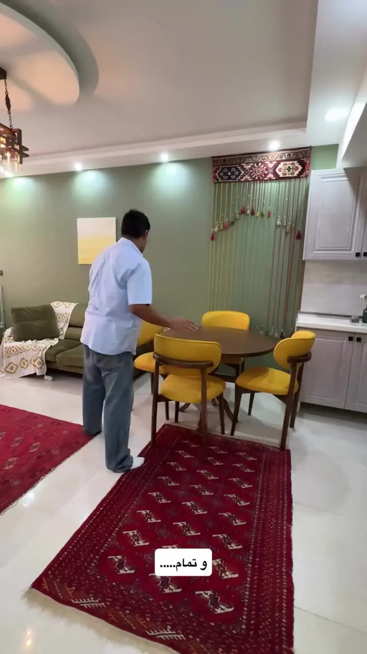 فیلم / نگاهی به دکوراسیون خانه سانیا سالاری تازه عروس سینمای ایران / از مبلمان چوبی و مینیمال تا آویز جنوبی که به خونه اصالت ایرانی داده