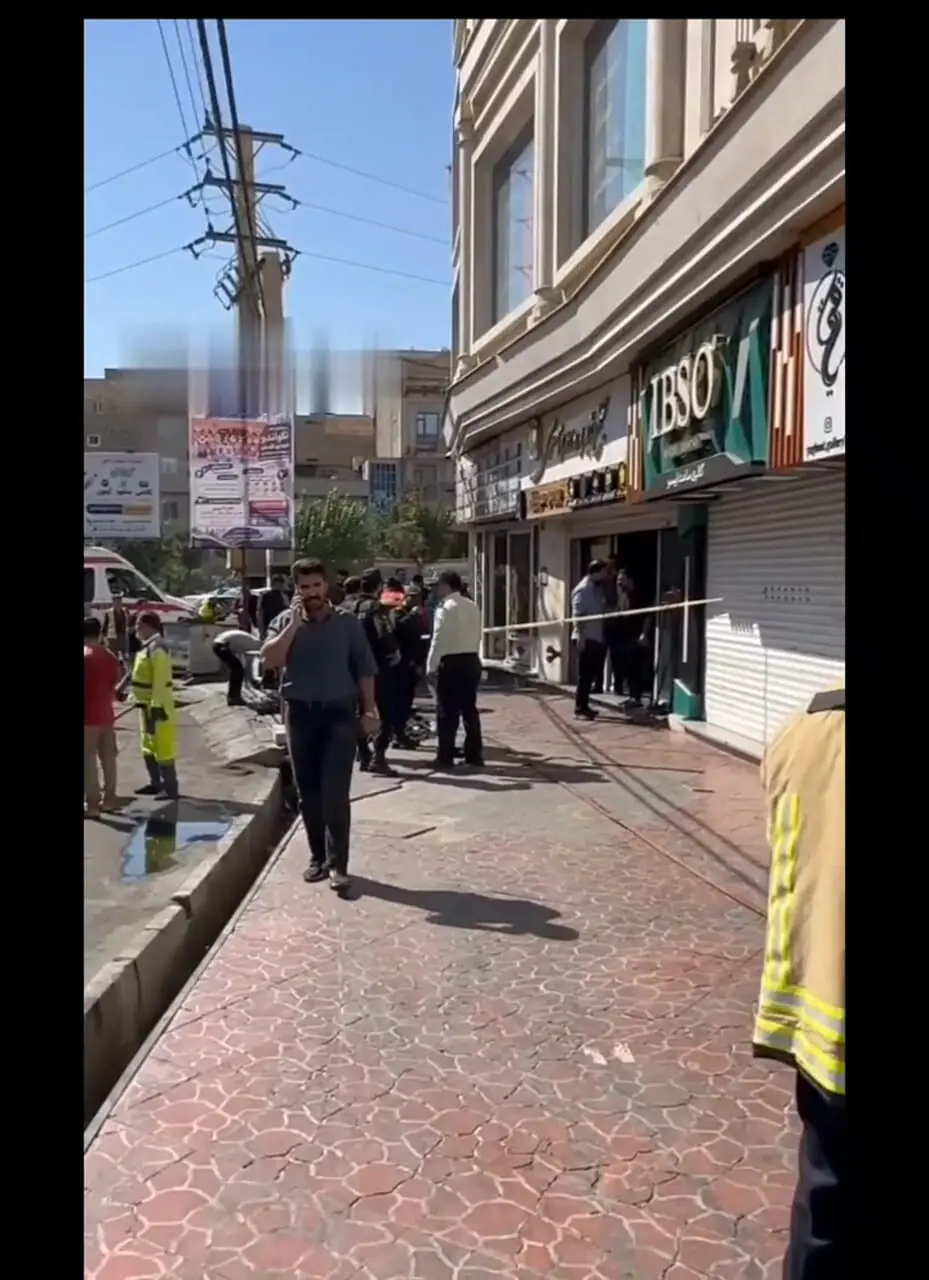 اتصال برق در پاساژ معصومی گلستان؛ نجات ۵ نفر گرفتار در دود و آتش + فیلم 