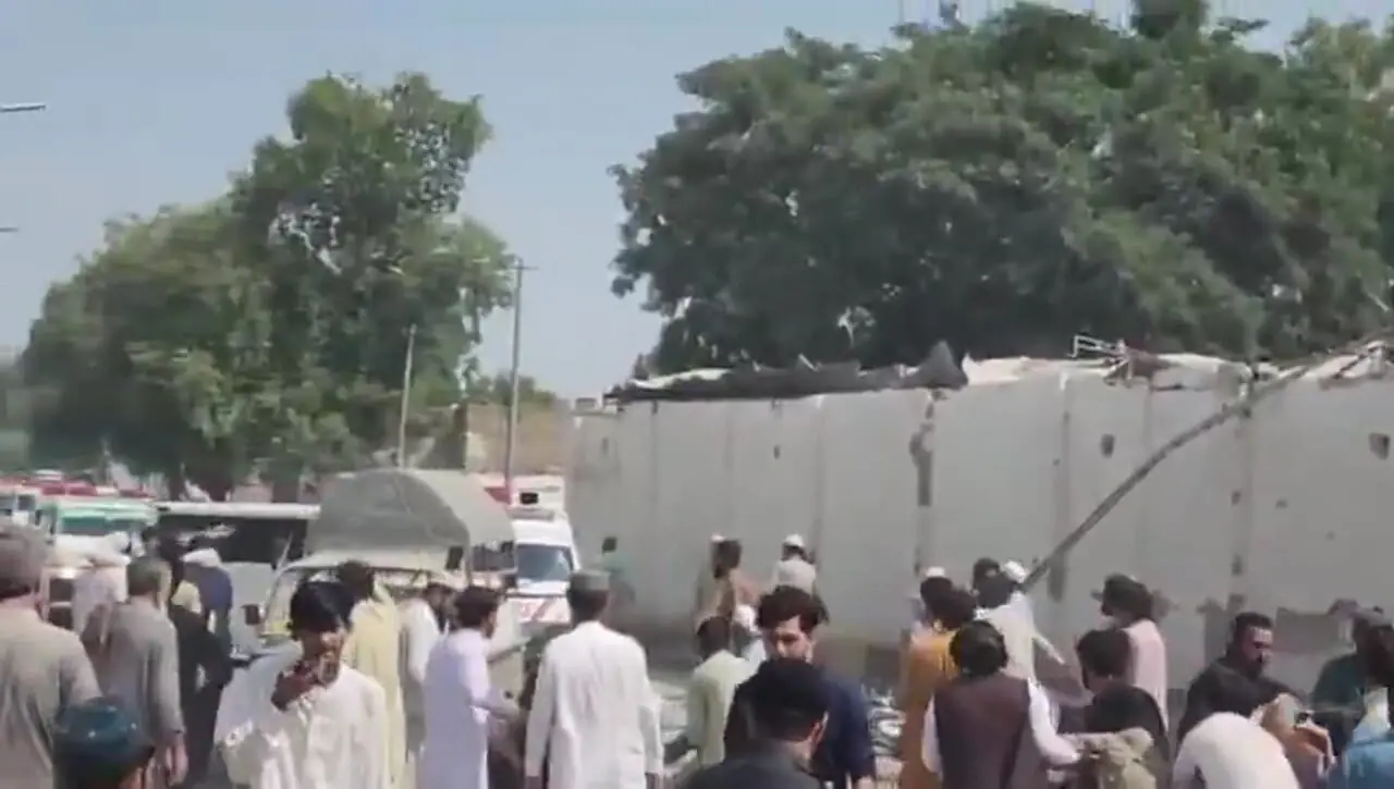 انفجار در مسجدی در پاکستان با حداقل 17 کشته  + فیلم