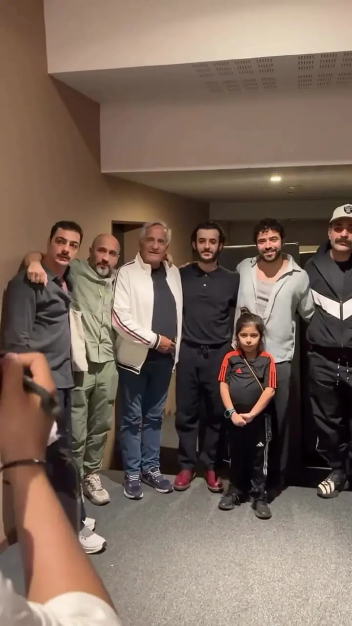 فیلم / چهره‌های مشهور مهمان تئاتر-ارکسترال «آرش» شدند؛ حضور مجید مظفری و نیکی مظفری در کنار شروین حاجی‌پور