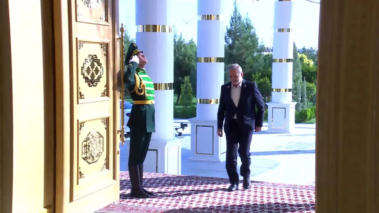 فیلم لحظه ورود پزشکیان به سالن اجلاس در ترکمنستان
