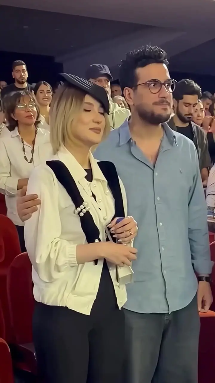 فیلم / خودنمایی همسر امیرحسین قیاسی  با نمایش زیورآلاتش /  خانمی با دو دست اضافه برای نمایش طلاهایش