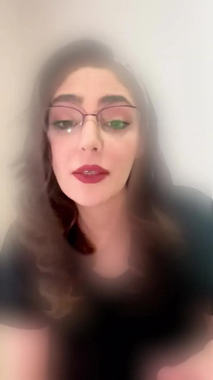 فیلم / افشاگری خانم بازیگر ایرانی از سفیر ژاپن در ایران و دیپلمات ژاپنی / هستی مهدوی فر با بولدوزر از روی سفارت ژاپن رد شد