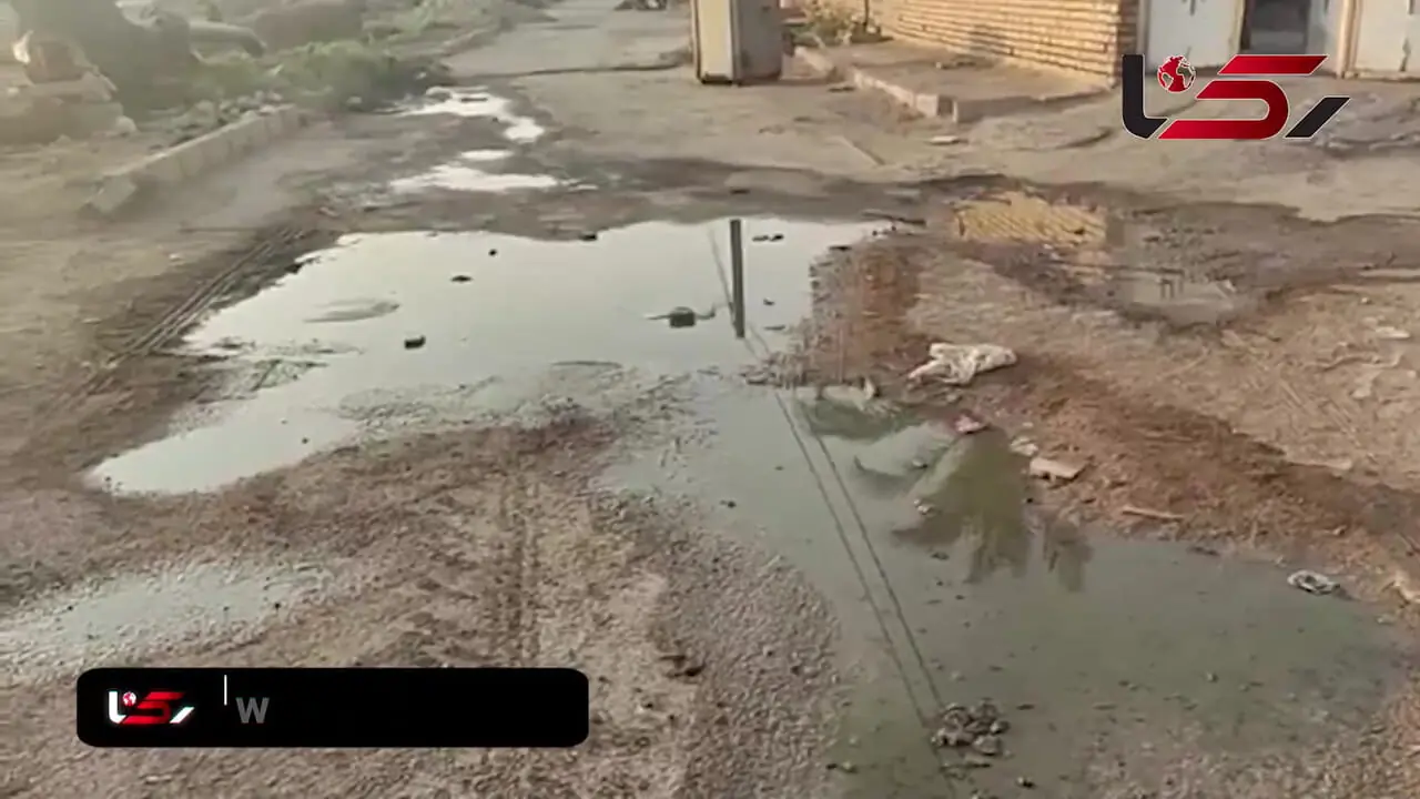 بالا آمدن فاضلاب در کوچه و خیابان های شهر رفیع در خوزستان / عضو شورای شهر رفیع: مردم هورالعظیم هم با آلودگی و بیماری دست و پنجه نرم می کنند، هم با نابودی معیشت و زیرساخت ها