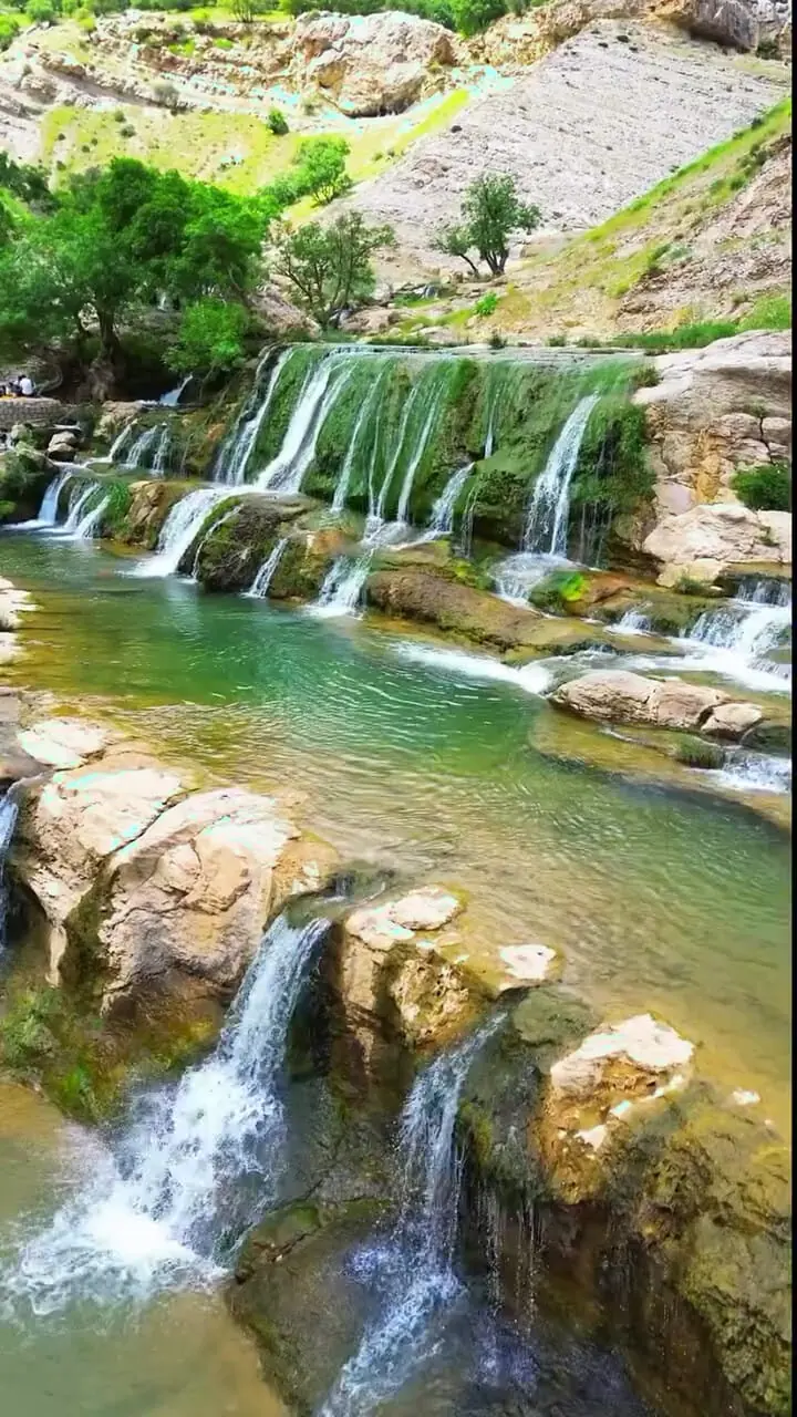 آبشار چشم نواز گریت لرستان را ببینید