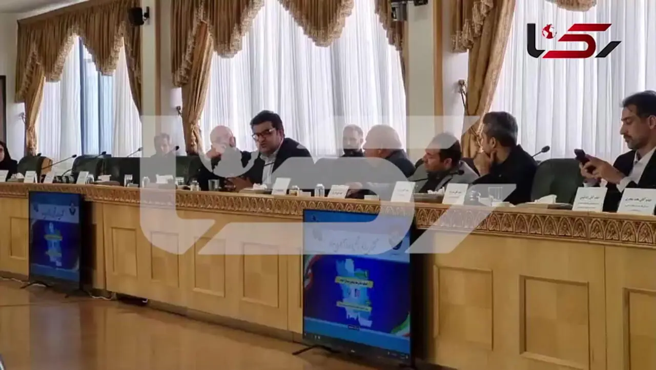 فیلم/ رئیس اتاق اصناف یزد: برای یک نوع آرد سه قیمت تعیین کرده‌اند/ کالاهای تنظیم بازار در اکثر استان ها به دست  اصناف نمی‌رسد