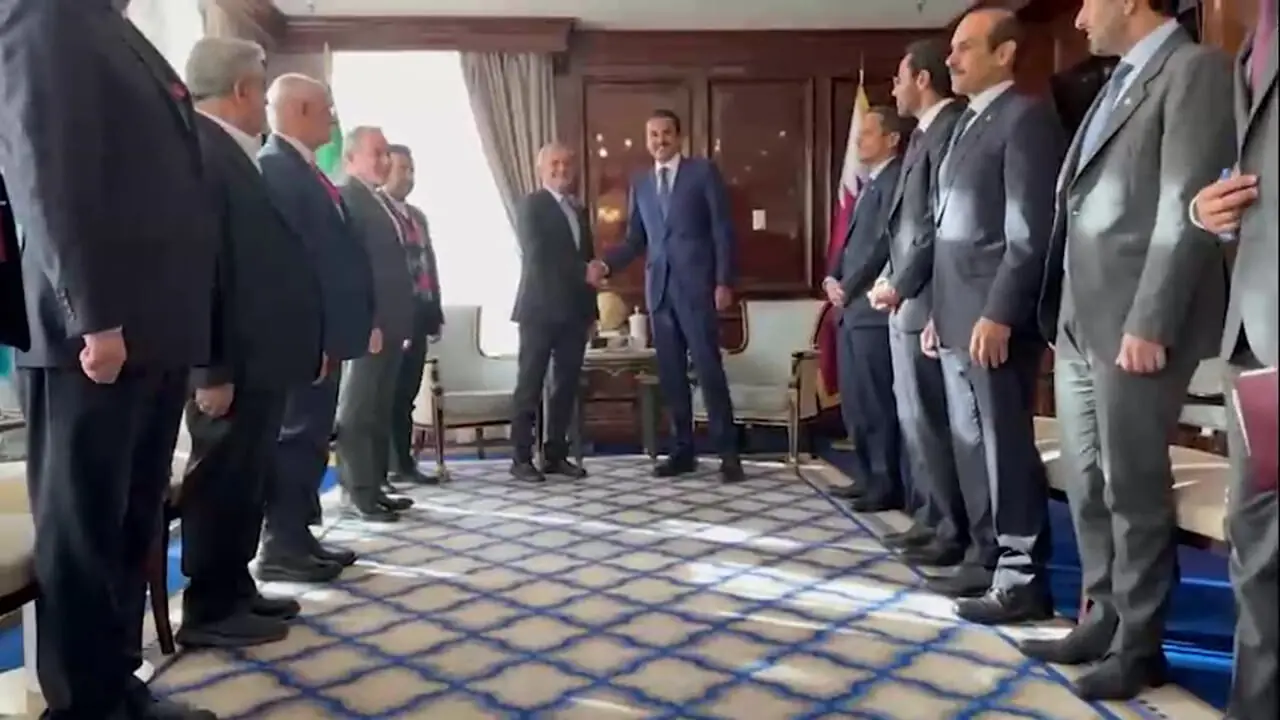 فیلم دیدار امیر قطر با دکتر پزشکیان در اجلاس سران مجمع کشورهای صادرکننده گاز/ تاکید بر توسعه همکاری در حوزه انرژی