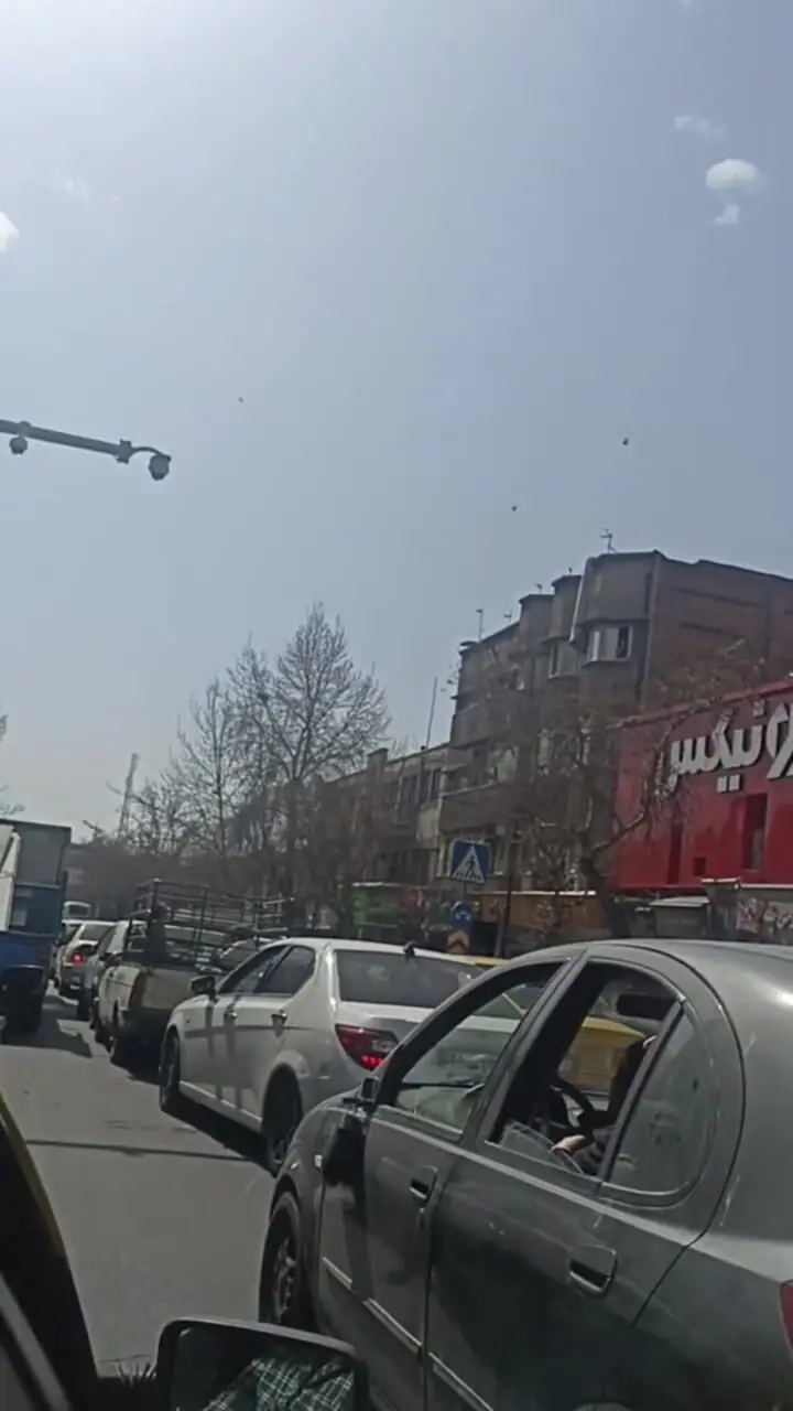 فیلم عبور موشک‌های کروز از آسمان تهران / در دقایق اولیه جنگ نهم اسفند 